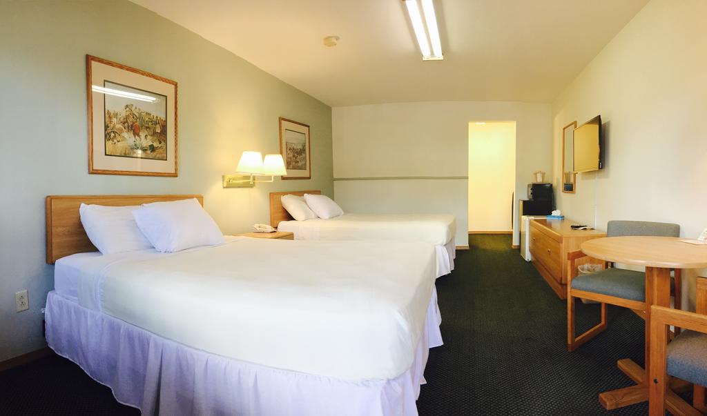 Dakota Cowboy Inn Кастер Номер фото